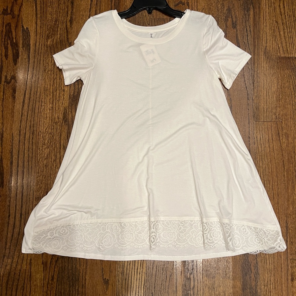 Zenana Signature White Lace Trim Top Sz Medium